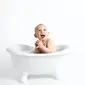 Ilustrasi bayi mandi (pexels)