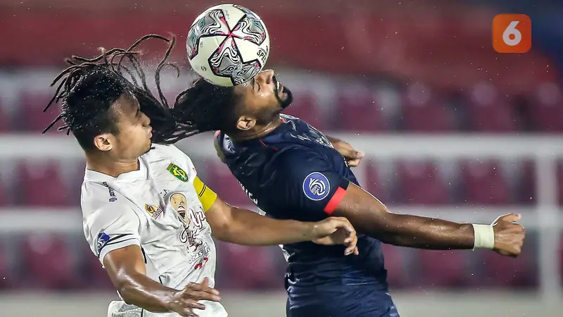 Foto: Derby Jatim, 10 Pemain Arema FC Harus Rela Berbagi Poin Dengan Persebaya Surabaya di Pekan Kesebelas BRI Liga 1