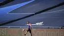 Pelatih RB Leipzig, Julian Nagelsmann menjuggling bola selama sesi latihan di stadion Luz di Lisbon (17/8/2020). Leipzig akan bertanding melawan PSG pada semifinal Liga Champions. (David Ramos/Pool via AP)
