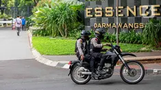 Ditreskrimsus Polda Metro Jaya kembali melakukan penggeledahan di salah satu apartemen yang diduga milik tersangka kasus Pemerasan, Ketua KPK non-aktif, Firli Bahuri di kawasan Dharmawangsa, Jakarta Selatan, Selasa (5/12/2023). (Liputan6.com/Faizal Fanani)