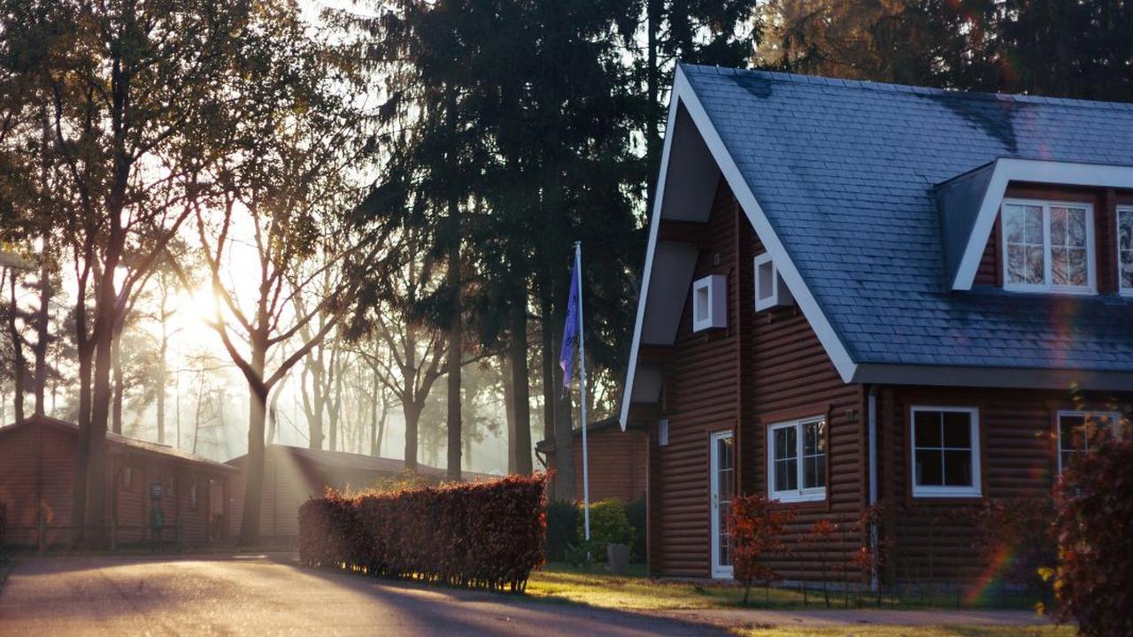 6 Model Rumah Atap Miring dengan Gaya Estetik dan Adem, Inspirasi Hunian Kekinian