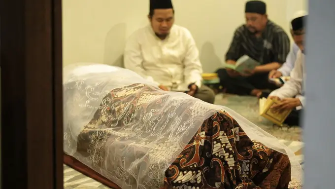 [Bintang] Ayah Olla Ramlan Meninggal