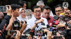 Politisi Partai Demokrasi Indonesia Perjuangan (PDIP) yang juga mantan Menteri Hukum dan HAM, Yasonna H Laoly memberikan keterangan sesaat sebelum meninggalkan Gedung Merah Putih Komisi Pemberantasan Korupsi (KPK), Jakarta, Rabu (18/12/2024). (Liputan6.com/Herman Zakharia)