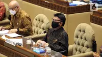 Menteri Pendayagunaan Aparatur Negara dan Reformasi Birokrasi (PANRB) Tjahjo Kumolo mengikuti rapat kerja dengan Komisi II DPR di Kompleks Parlemen, Senayan, Jakarta, Rabu (24/3/2021). Rapat kerja tersebut membahas rekrutmen CPNS tahun 2021. (Liputan6.com/Angga Yuniar)