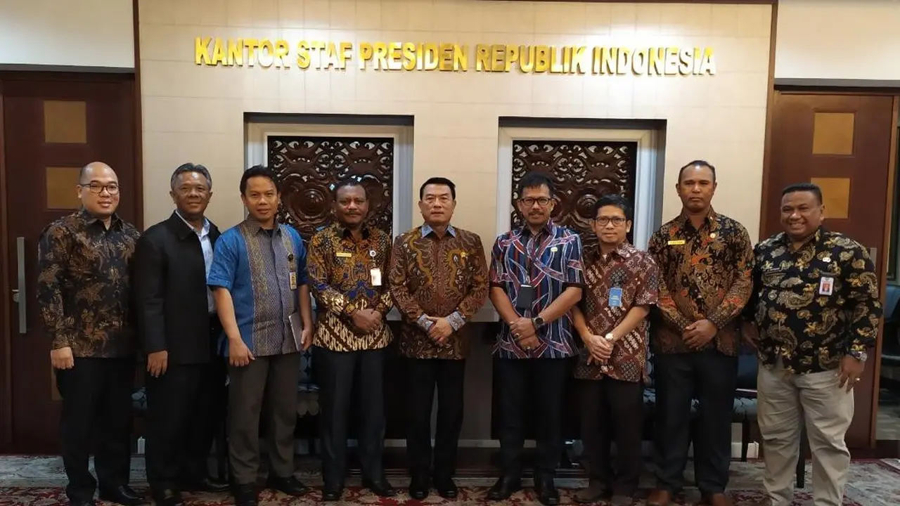 Bupati Teluk Bintuni Petrus Kasihiw menemui Kepala Staf Kepresidenan (KSP) Moeldoko