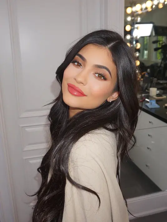 Namun, nama anak dari Kylie dan Travis masih belum diumumkan. Kendati demikian, fans pun miliki teori tersendiri. (instagram/kyliejenner)