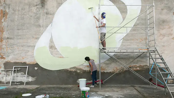 [Bintang] Siang dan Malam, 3 Mural Ini Punya Rupa Berbeda! Kok Bisa?