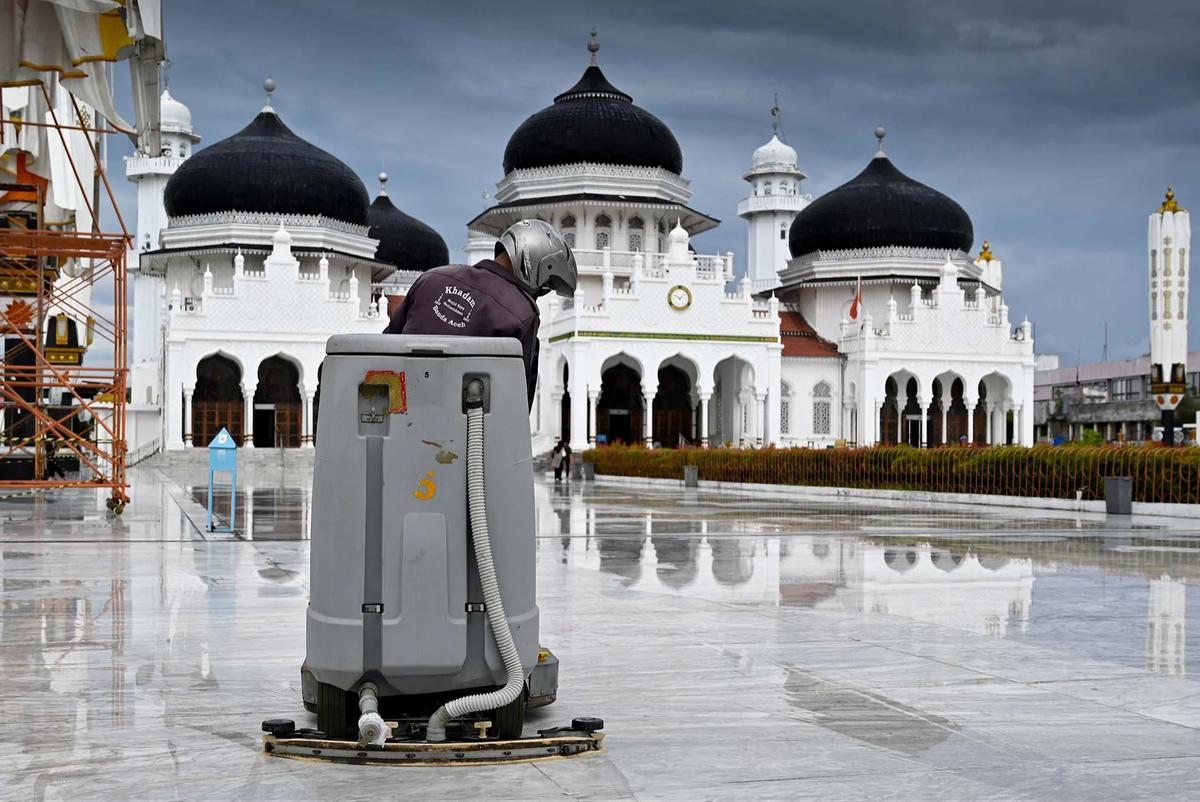 FOTO: Masjid Raya Baiturrahman Bersiap Sambut Tarawih Perdana Ramadan 1447 Hijriah