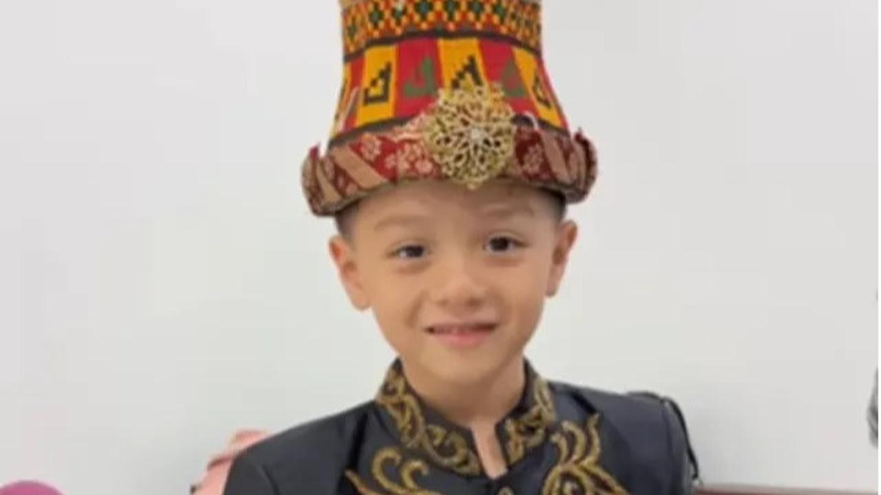 Photoshoot Irish Bella Bersama Keluarga