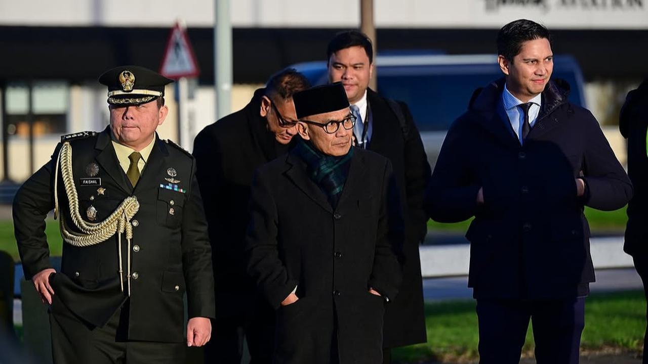 Pesona Budi Djiwandono Sambut Presiden Prabowo di Inggris
