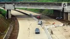 Pengendara mobil melintasi ruas Jalan Tol Bogor Ciawi-Sukabumi (Bocimi) seksi II di kawasan Cicurug-Cibadak, Sukabumi, Jawa Barat, Munggu (25/12/2022). Libur Natal dan Tahun Baru (Nataru), Jalan Tol Bocimi seksi II dibuka secara fungsional sejak 23 Desember 2022 hingga 2 Januari 2023 yang  bertujuan untuk mengantisipasi adanya lonjakan arus mudik dan balik dari Jabodetabek ke wilayah Sukabumi. (merdeka.com/Arie Basuki)
