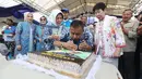 Komisaris PT Persib Bandung Bermartabat, Umuh Muchtar merayakan ulang tahun yang ke-76 saat Persib Bandung merayakan gelar juara BRI Liga 1 2023/2024 di kediamannya yang terletak di Tanjungsari, Sumedang, Minggu (02/06/2024). (Bola.com/M Iqbal Ichsan)