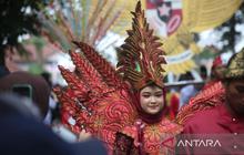 Tahukah Anda? 43 Tim Meriahkan Karnaval HUT RI Bangka Barat, Semangat Tak Luntur Meski Diguyur Hujan
