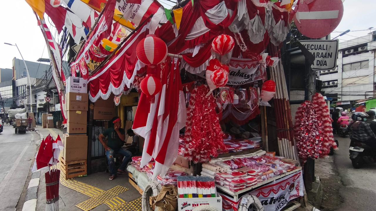 Nestapa Pedagang Bendera Merah Putih, Omzet Turun hingga Ramai soal One Piece