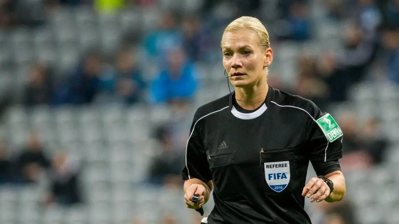 Bibiana Steinhaus jaid wasit perempuan pertama di Bundesliga (DFB)