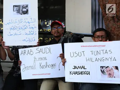 Sejumlah Jurnalis Freelance Indonesia berunjuk rasa hilangnya Jamal Khashoggi di depan Kedutaan Besar Arab Saudi, Jakarta, Jumat (19/10). Aksi simpati ini mengecam dugaan pembunuhan terhadap jurnalis Arab Saudi Jamal Khashoggi. (Merdeka.com/Imam Buhori)