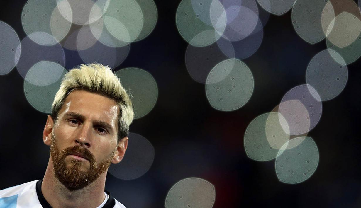 Laga penyisihan Piala Dunia melawan Uruguay merupakan comeback Lionel Messi setelah sebelumnya sempat menyatakan pensiun dari timnas Argentina. (Reuters/Marcos Brindicci)
