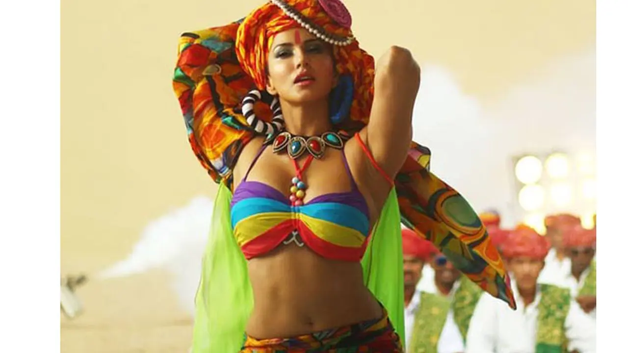 Sunny Leone Tampil Panas dalam Adegan Mandi Film Ek Paheeli Leela