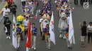 Maskot Asian Games 2018  memimpin parade melintasi Jalan MH Thamrin menuju Sarinah dan finish di Gedung Kominfo, Jakarta, Minggu (15/5). Parade digelar oleh Inasgoc untuk 100 hari jelang Asian Games. (Liputan6.com/Arya Manggala)
