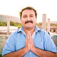 Dia 'malaikat' yang menyamar ke muka bumi untuk menolong manusia.