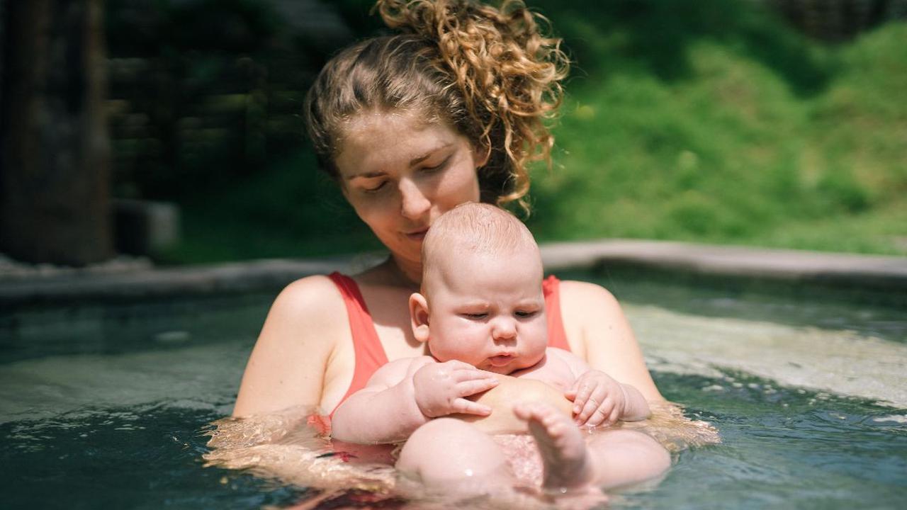 3. Berenang atau Main Air