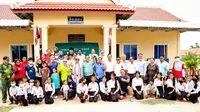 Masyarakat Indonesia Berbagi Kebahagiaan di Sekolah Persahabatan Indonesia-Kamboja Prey Veng melalui Bakti Kayuh Kemerdekaan. Dok: KBRI Phnom Penh