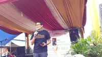 Wakil Gubernur DKI Jakarta Sandiaga Uno menghadiri kegiatan bersih-bersih lingkungan di Kampung Pesisir, Jakarta Utara.