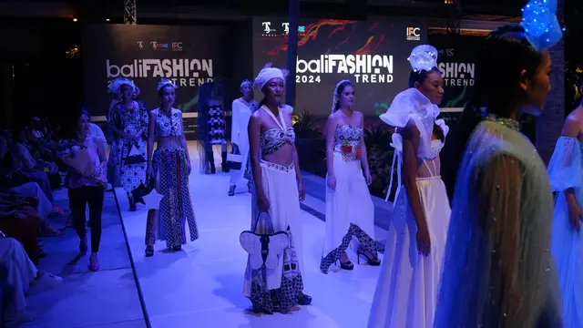 Bali Fashion Trend 2024 menjadi panggung bagi desainer untuk menampilkan gaya unik mereka.