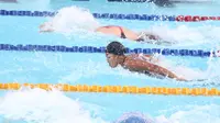 Perenang putri Indonesia, Nadia Aisha Nurazmi, beraksi di nomor 50m gaya kupu-kupu putri renang SEA Games 2025 yang berkompetisi pada Senin (15/12/2025). (Dok. PB Akuatik Indonesia)