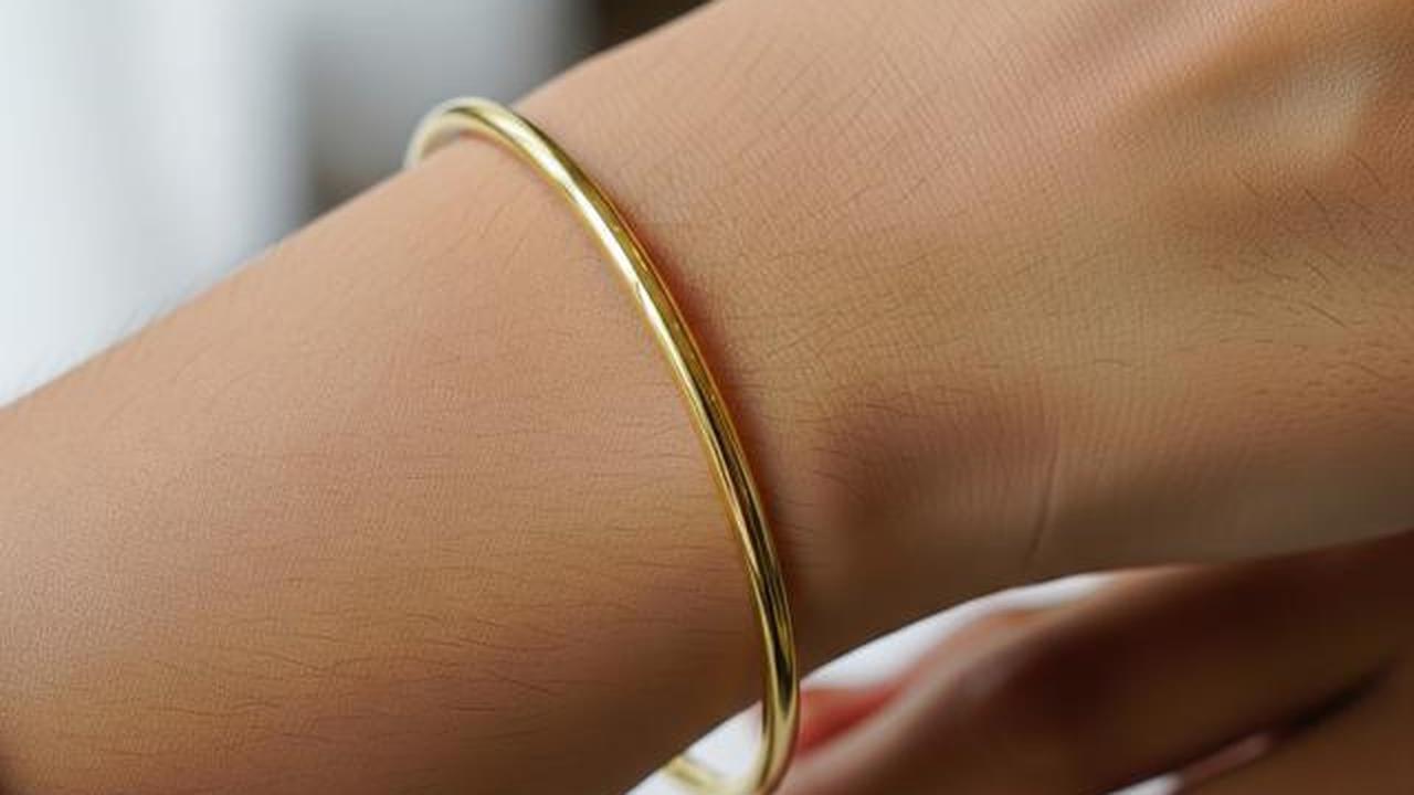 8 Pilihan Gelang Emas Minimalis Tipis tapi Tetap Terlihat Mahal, Tampil Berkelas Setiap Saat