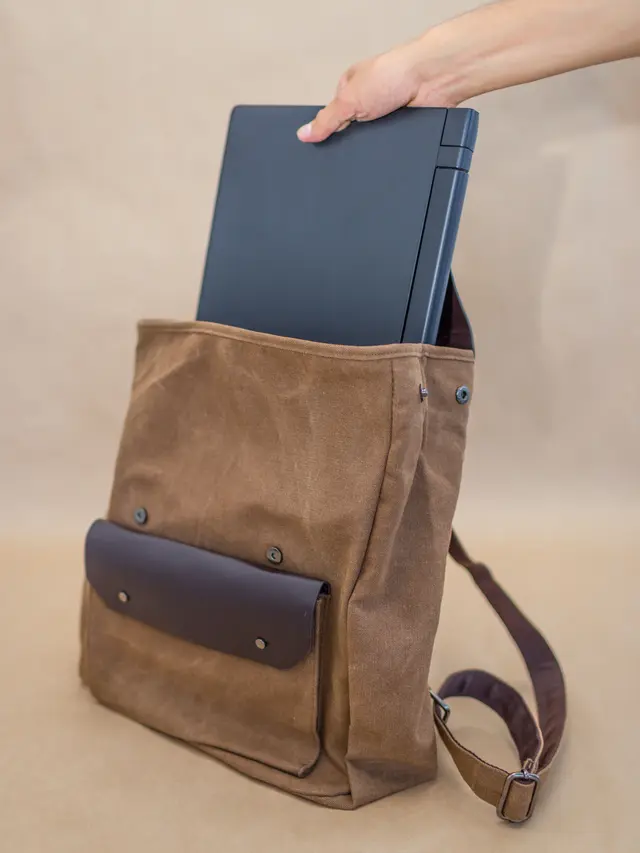 ilustrasi tas laptop