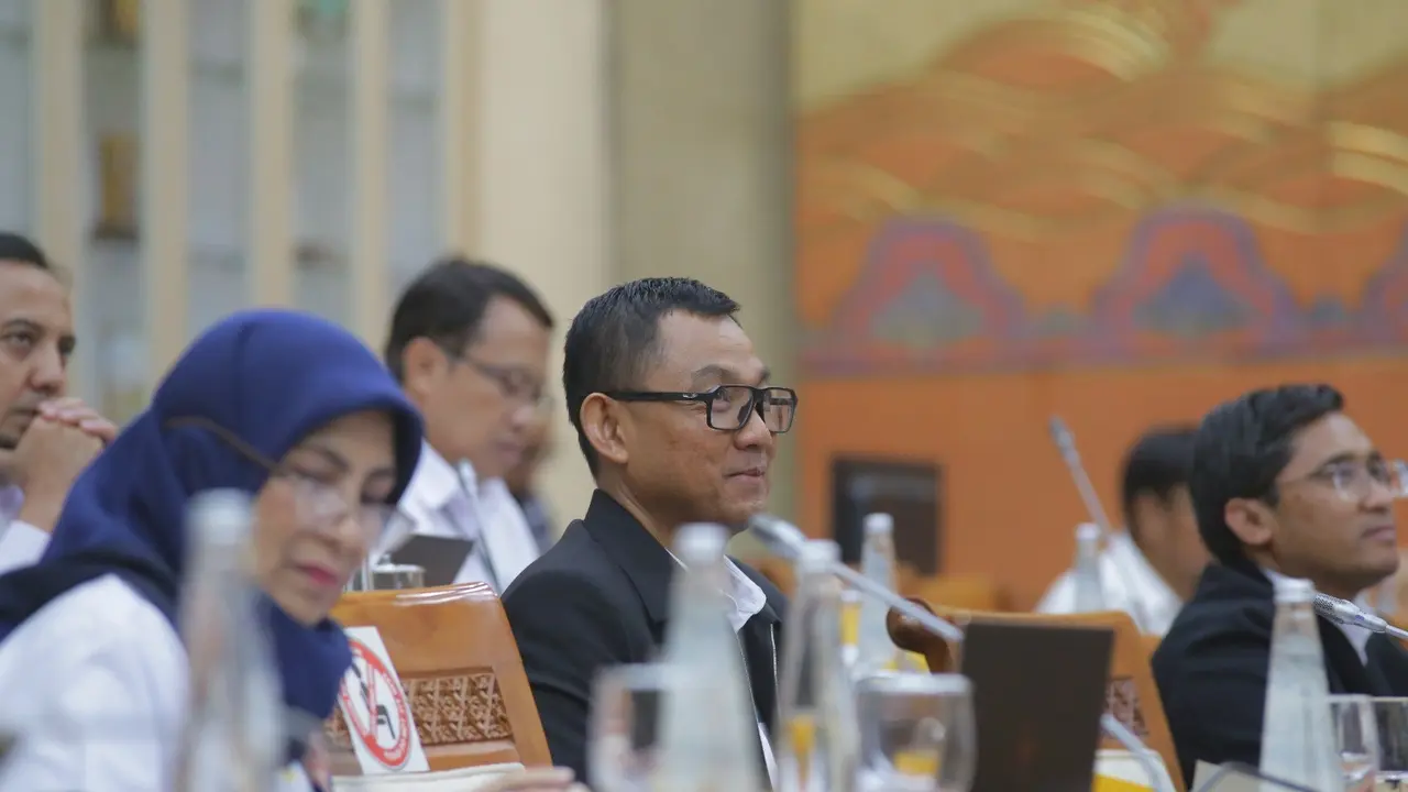 Direktur Utama PLN Darmawan Prasodjo dalam Rapat Dengar Pendapat (RDP) Komisi VI DPR RI, Rabu (15/2/2023).
