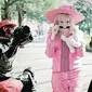 Tampil di video single terbaru berjudul Mondai Girl, Kyary Pamyu Pamyu menggunakan sebuah pemancar hingga terkena wabah 'doragenai'.