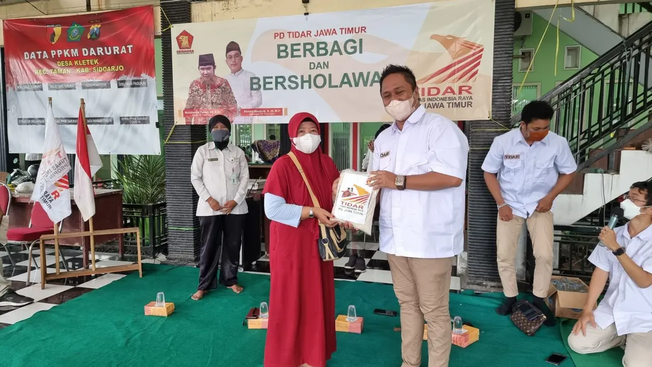 Aulia Giovanie Kadarsan memimpin aksi sosial Tidar Jatim  di Balai Desa Kletek. (Istimewa).