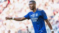 David Alaba merupakan pemain incaran Manchester United ketika kontraknya habis pada bulan Juni 2021 lalu. Bek tengah berkewarganegaraan Austria tersebut akhirnya memilih menuju ke Real Madrid untuk melanjutkan kariernya. (Foto: AFP/APA/EXPA/Dominik Angerer)