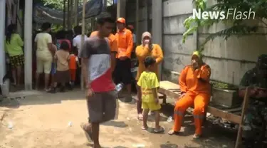  Petugas Penanganan Prasarana dan Sarana Umum (PPSU), Denis, yang jatuh terpeleset ke Kali Penghubung Betik di Rawa Sengon, Kelapa Gading Barat, Jakarta Utara, saat banjir Jakarta, berhasil ditemukan.
