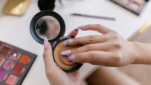 Keunggulan Bedak Padat Memberikan Coverage