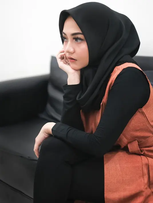 Selama bulan Ramadan ini, pedangdut cantik ini pun turut menyanyikan tembang hits bertajuk, "Aisyah Istri Rasulullah" yang telah dirilis di YouTube Channelnya. (Liputan6.com/IG/syahiba_saufa)