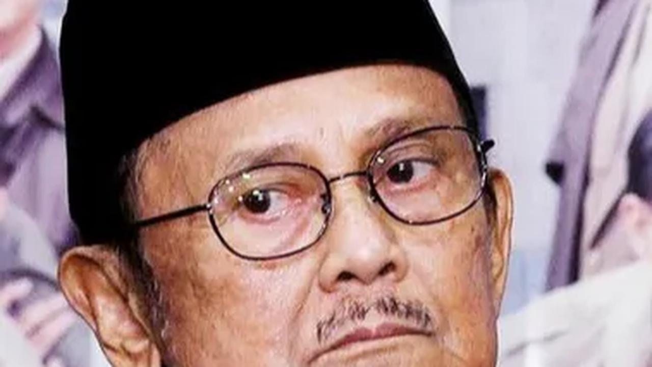 "Anda bisa bayangkan berapa triliun kita harus subsidi, bisa di antara Rp250-300 triliun," urainya.