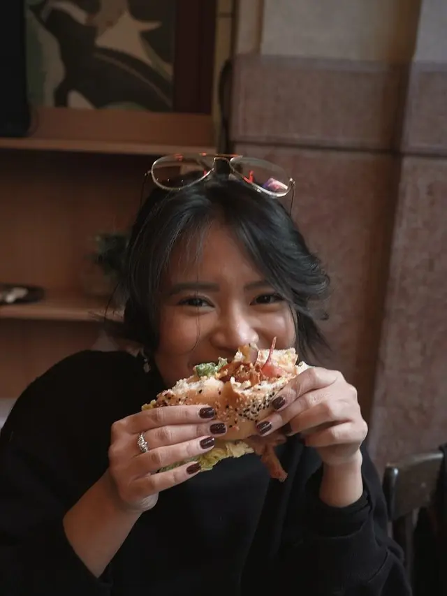 6 Momen Liburan Siti Adira Kania, Putri Aldi Bragi dan Ikke Nurjanah Saat Ke Budapest