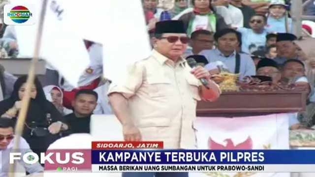 Dalam kampanye terbuka di Jawa Timur kali ini Prabowo mengaku terharu dengan semangat para pendukungnya yang juga memberikan uang sumbangan spontan.