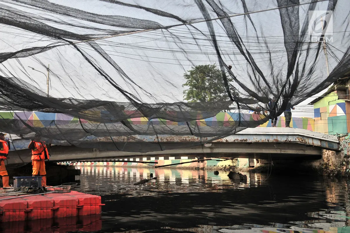 Pemprov DKI Jakarta Kembali Pasang Waring 100 Meter