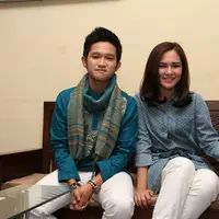 Kini Masayu Clara tertangkap gandeng Rio Pratama (Ruswanto/Bintang.com)