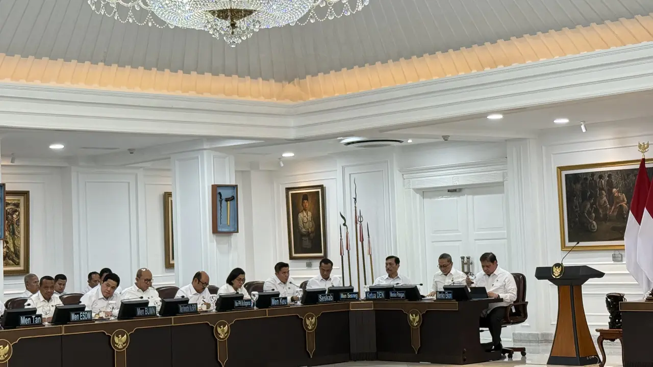 Presiden Prabowo Subianto menggelar sidang kabinet paripurna di Kantor Presiden Jakarta, Rabu (6/8/2025).
