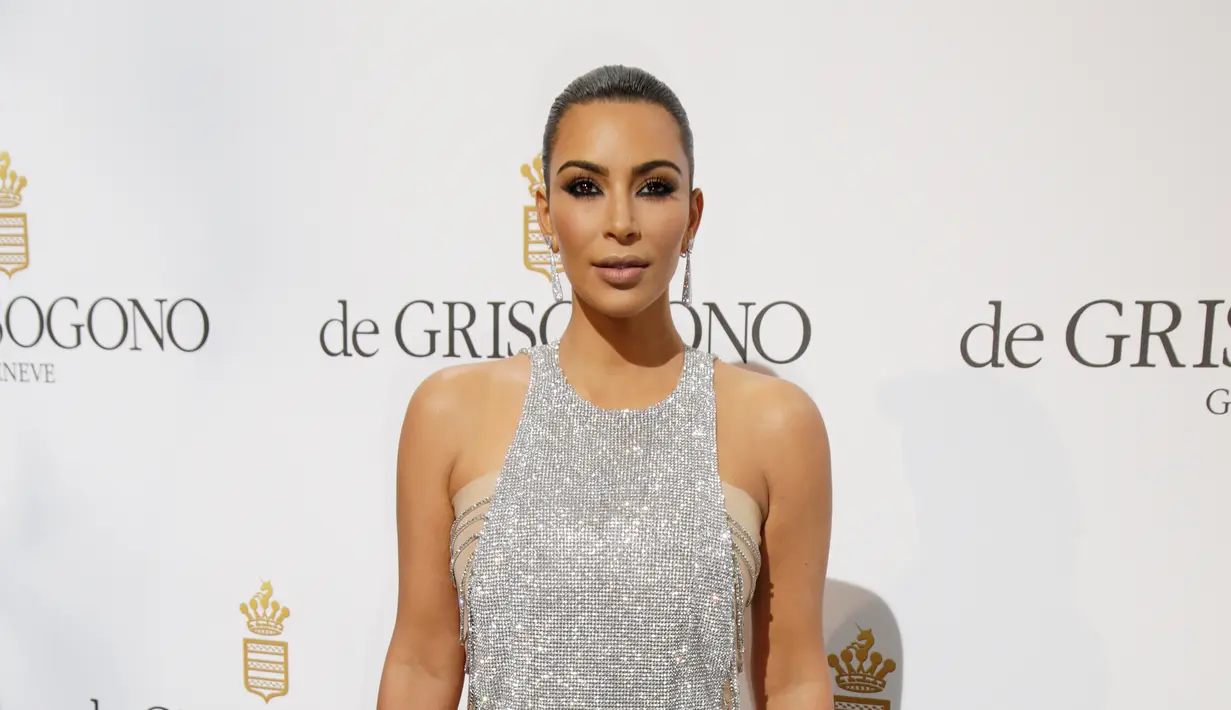 Selebriti Hollywood yang penuh kontroversial, siapa lagi kalau bukan Kim Kardashian. Istri dari rapper Kanye West ini tak ada rasa bosan untuk mengunggah foto seksinya di media sosial instagram. (AFP/Bintang.com)