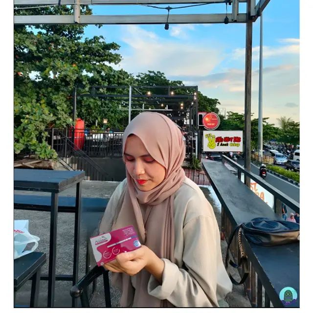 Wanita Ini Minta Fotonya Diedit Penuh Garis, 6 Hasilnya Jadi Nyeleneh