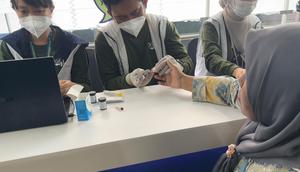 Pemeriksaan gula darah secara rutin menjadi langkah penting untuk mendeteksi diabetes. (13/11/2025) Foto: Liputan6.com/Masni.