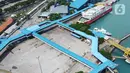Suasana Pelabuhan Merak yang sepi aktivitas di Banten, Senin (18/5/2020). Akibat larangan mudik dan pemberlakuan PSBB (Pembatasan Sosial Berskala Besar) aktivitas di Pelabuhan Merak makin sepi dan hanya melayani penyeberangan truk pengangkut barang kebutuhan pokok. (Liputan6.com/Angga Yuniar)