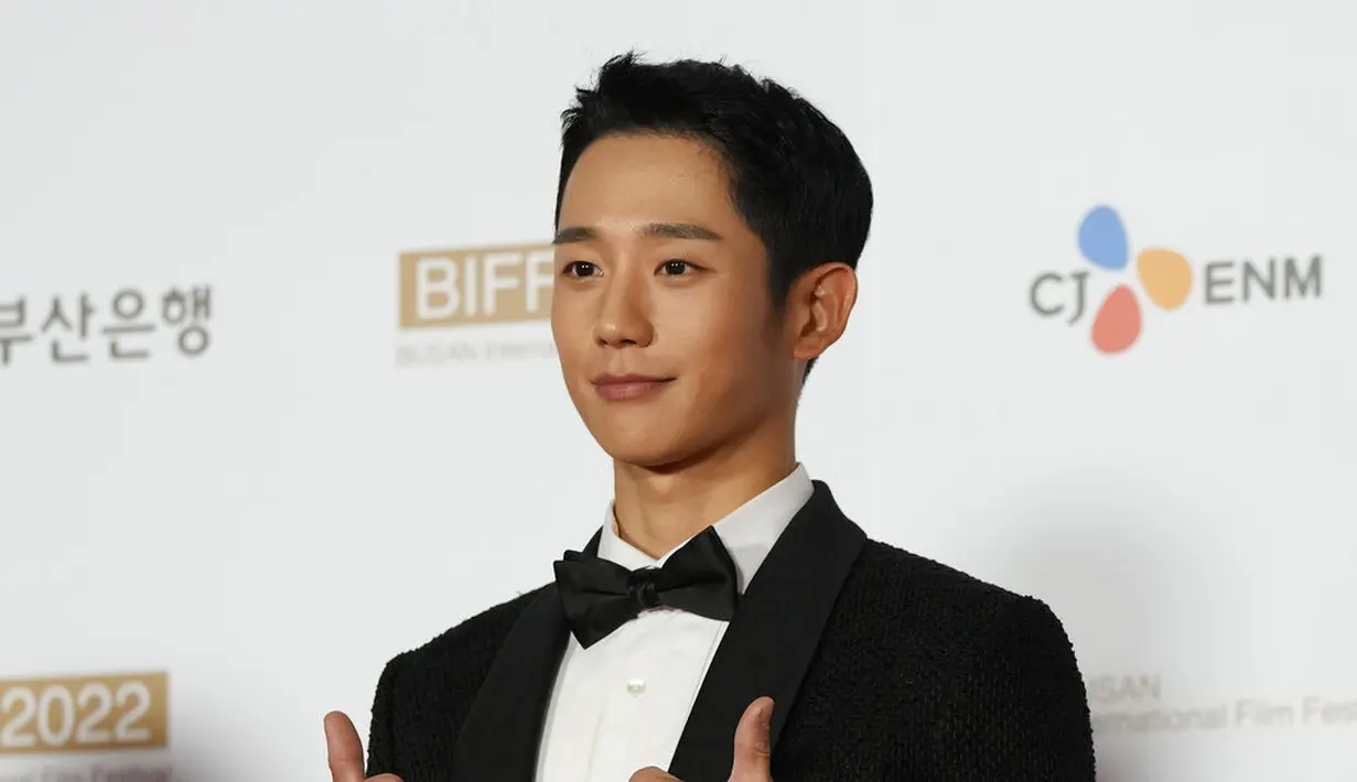 Jung Hae In dalam Busan International Film Festival. (AP Photo/Ahn Young-joon)
