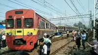 Selasa (3/10/2017) pagi KRL Commuterline mengalami gangguan karena kereta anjlok di sekitar wilayah Stasiun Manggarai. (Sumber Foto: Istimewa)